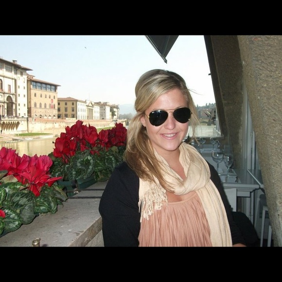 Thanks for checking out my closet 😊 - Picture 2 of 3